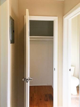 Building Photo - 600 E Chevy Chase Dr