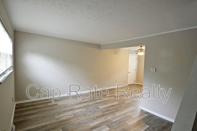 Building Photo - 1226 Parkview Dr