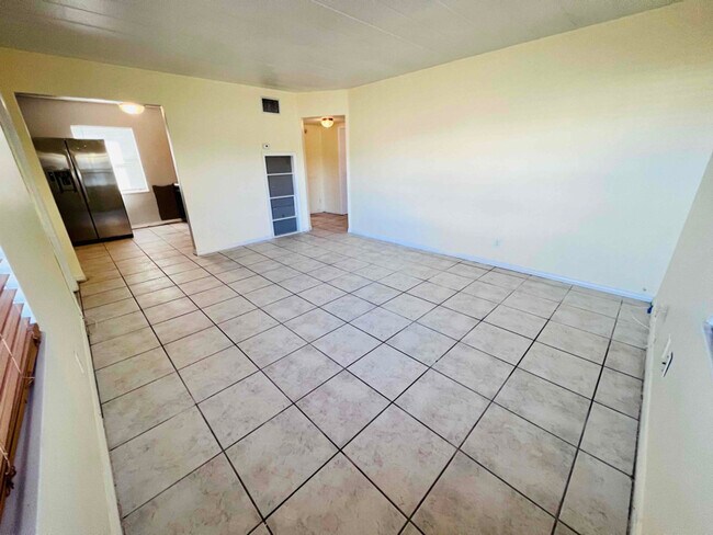 Building Photo - 6624 5th Ave N