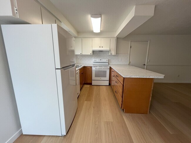 Foto del edificio - Freshly Updated and Full of Light—Your Nex...