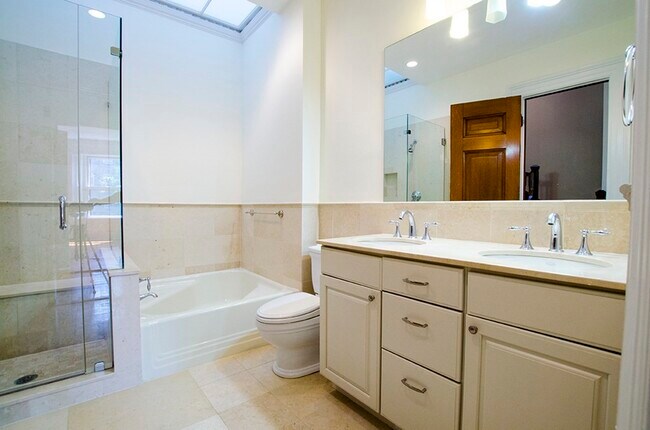 Foto del edificio - 1015 Beacon St