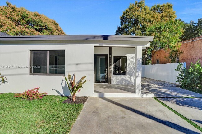 Foto del edificio - 7943 NW 6th Ave