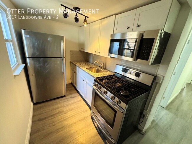 Foto del edificio - Gorgeous Overbrook Park 2BR/1BA Apt