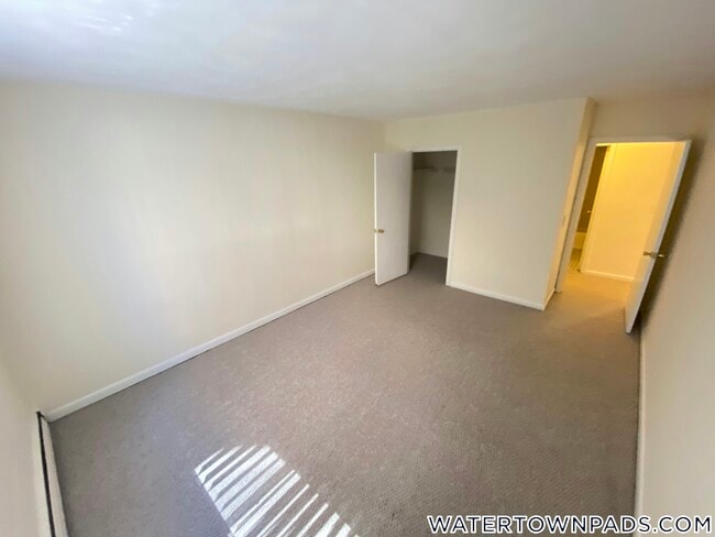 Building Photo - 16 Whites Ave