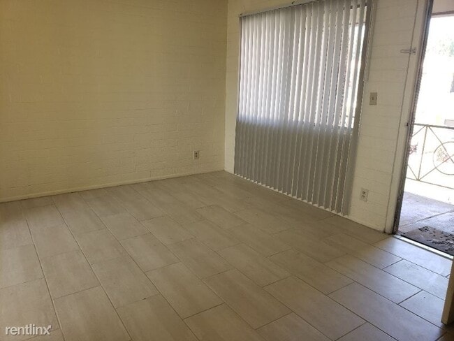 Building Photo - 1 br, 1 bath Apartment - 7534 E Osborn Rd