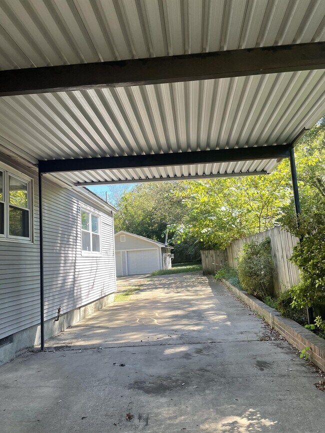 Building Photo - 824 Shotwell St