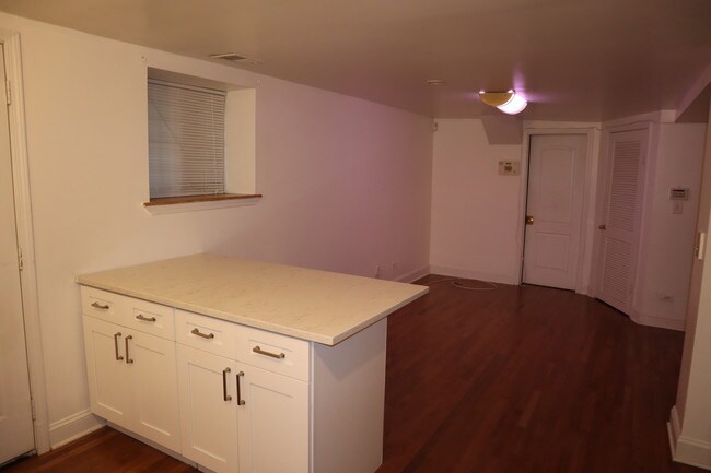 Foto del edificio - 2821 W Rosemont Ave
