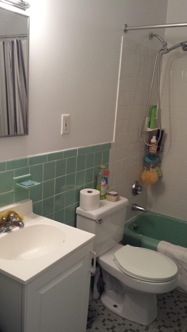 Building Photo - 19 Fairbanks St