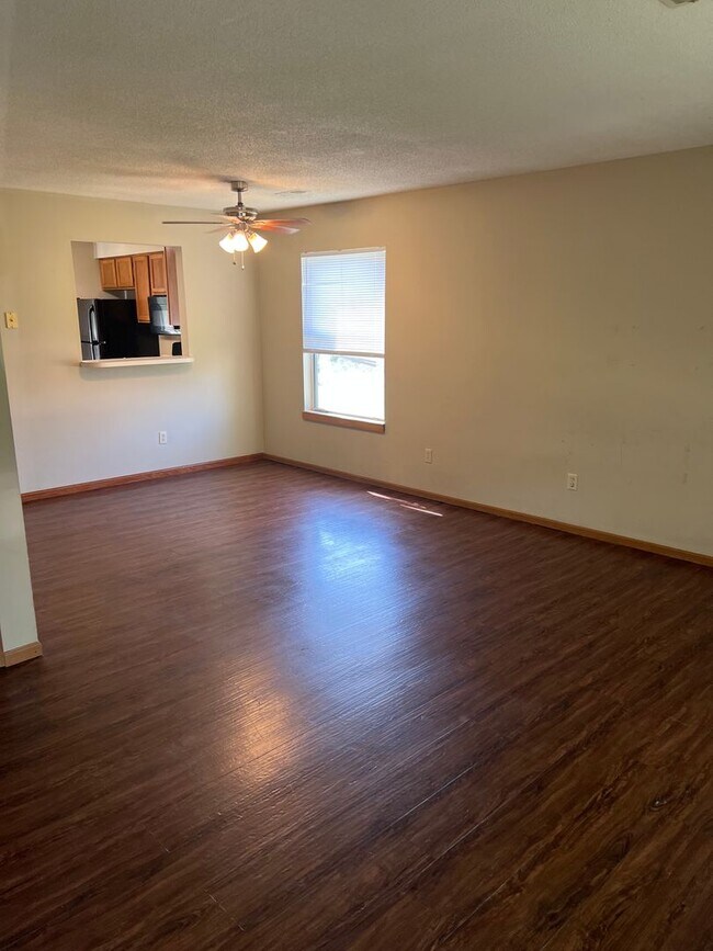 Foto del edificio - 630-632 W. Country Squire Ct.