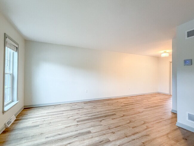 Foto del edificio - 425 Deerfield Dr