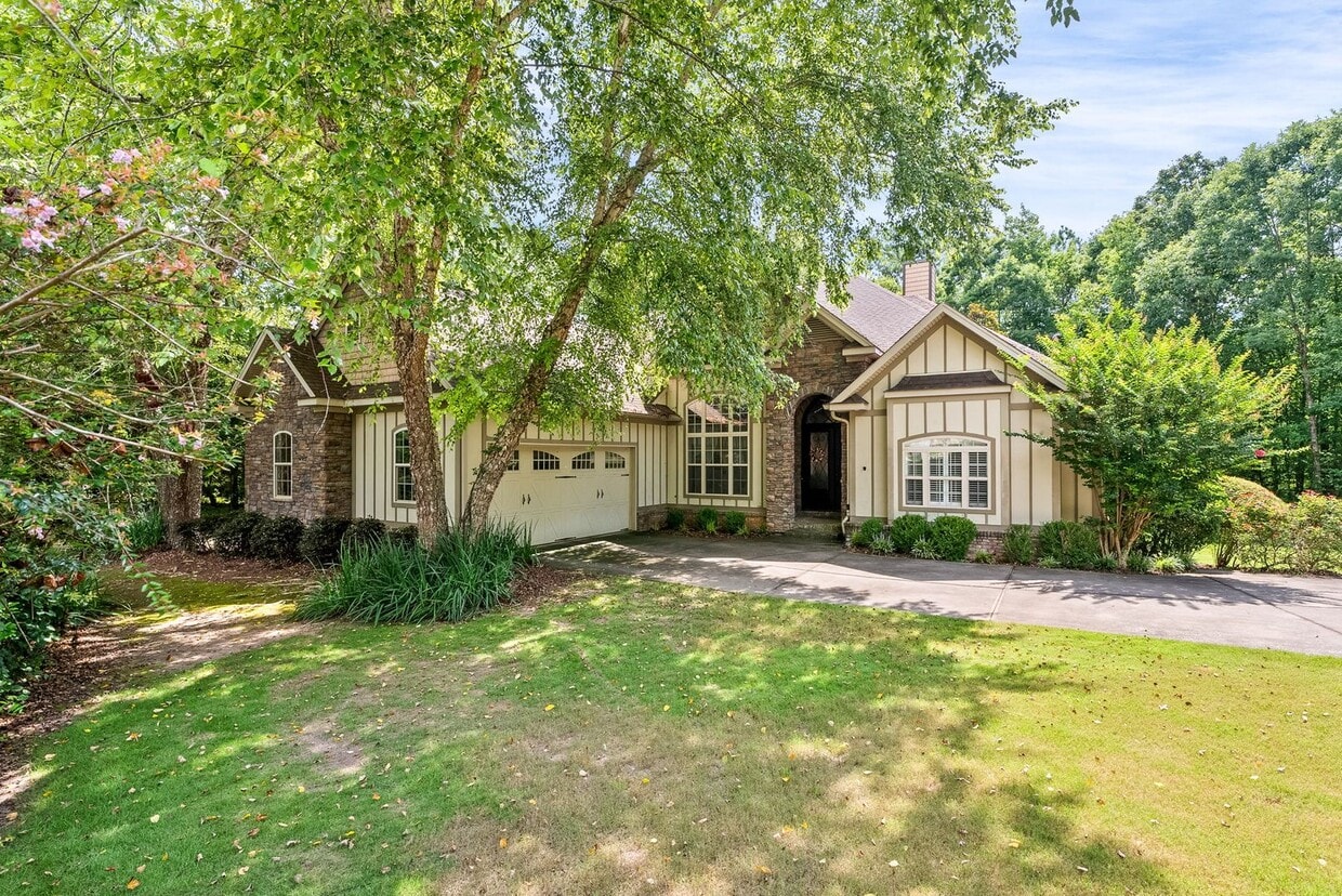 Photo - 146 Coachmans Drive