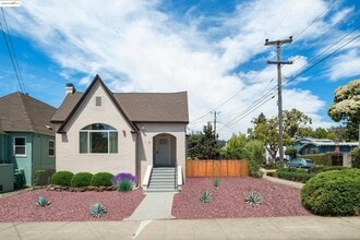 Building Photo - 1437 Portland Ave