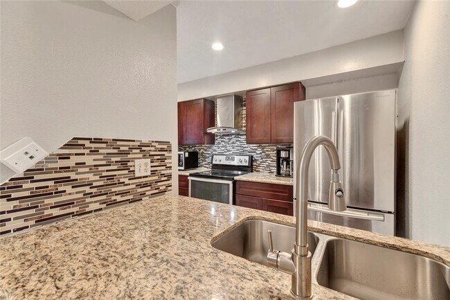 Building Photo - 10555 Turtlewood Ct
