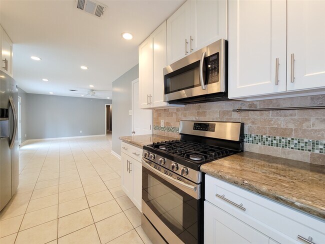 Foto del edificio - 5846 Ettrick Dr