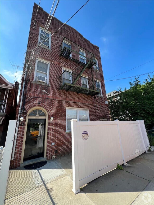 Building Photo - 1114 Neill Ave