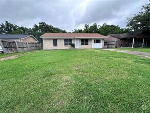 Building Photo - 207 Carlang St