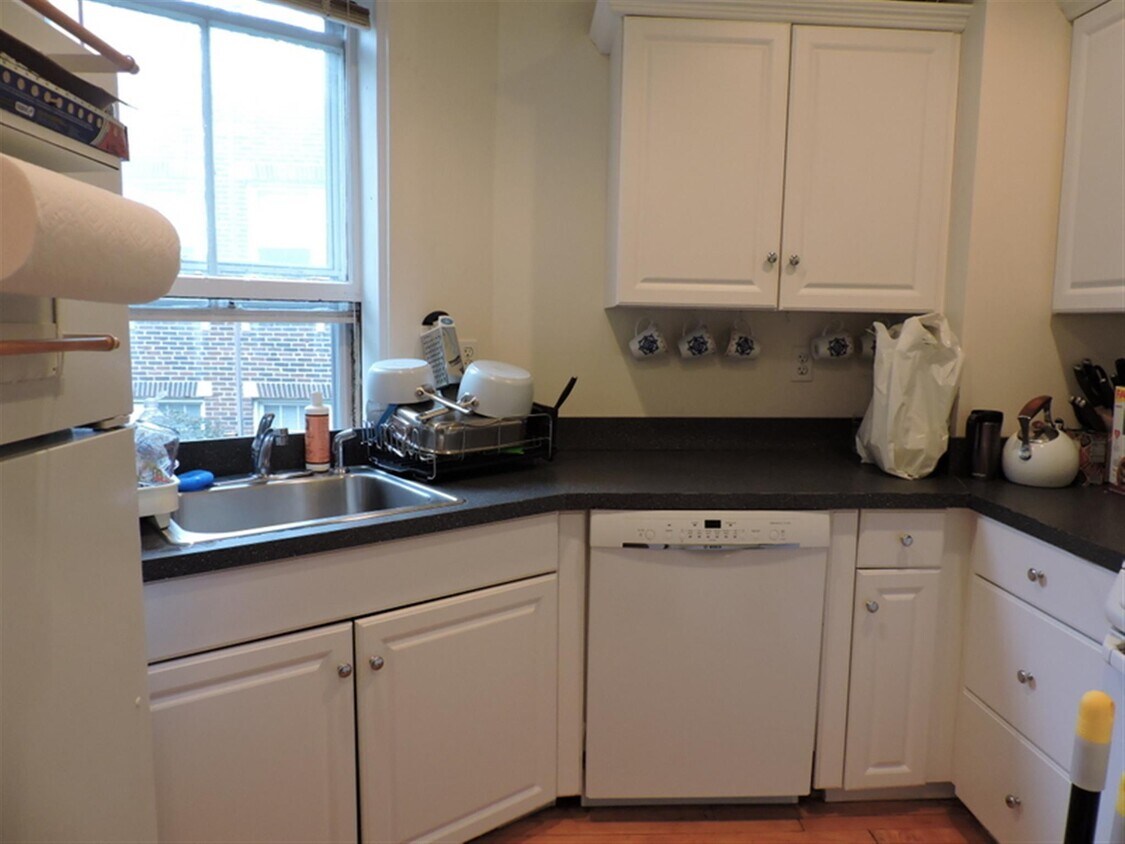 Foto principal - 331 Harvard St