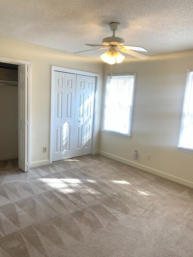 Foto del edificio - 5520-A Kaplan Drive ~ 2 bedrooms with wash...