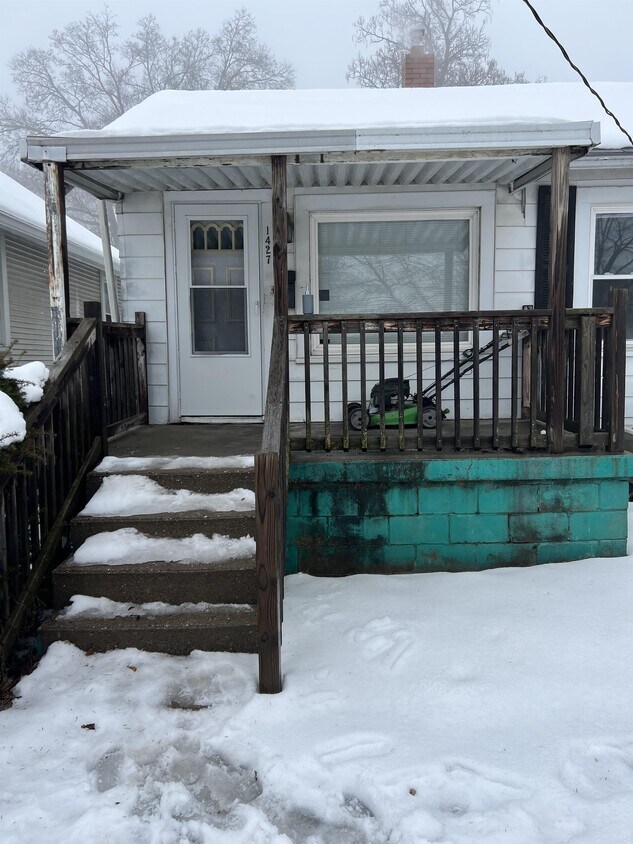 Primary Photo - 1427 E Kelly Ave