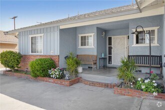 Building Photo - 310 S Beachy Pl