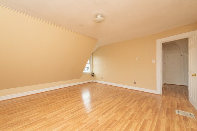 Foto del edificio - 28 Academy Hill Rd