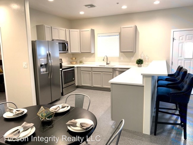 Building Photo - 1 br, 1 bath Room For Rent - 315 N. Park Ave.