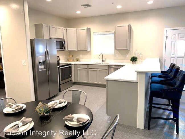 Foto del edificio - 1 br, 1 bath Room For Rent - 315 N. Park Ave.