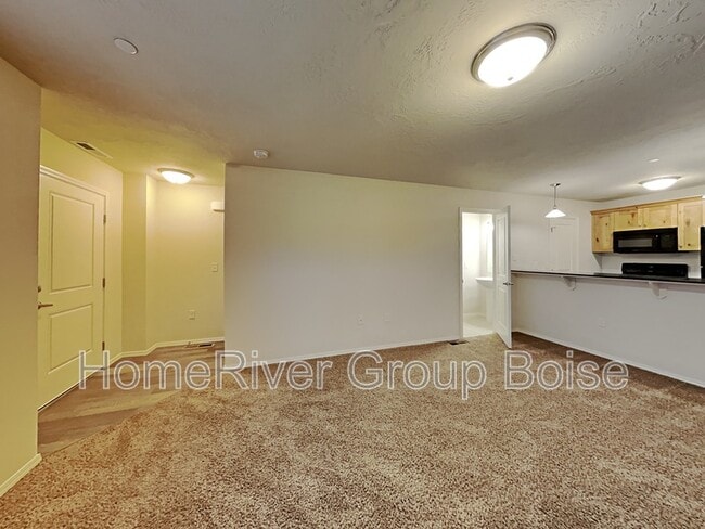 Building Photo - 1324 S Edgewater Cir