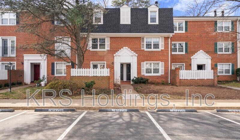 Primary Photo - 2846 S Wakefield St