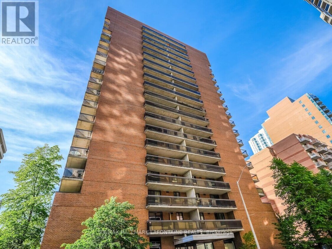 Primary Photo - 475-475 Laurier Ave W