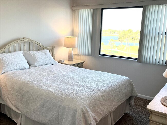 Building Photo - 40 NE Plantation Rd