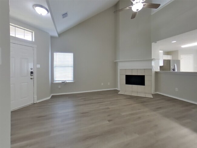 Building Photo - 18451 Sunrise Pines Dr