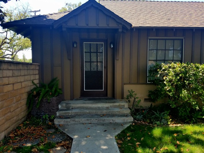 Building Photo - 10603 Camarillo St