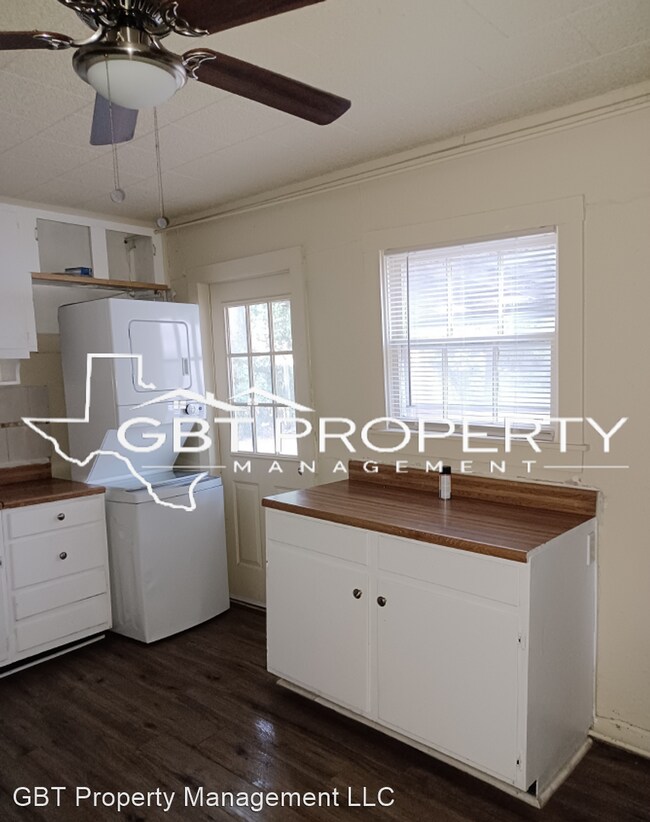 Building Photo - 2 br, 1 bath House - 406 E. Cobb St.