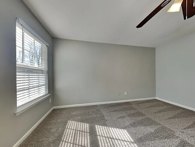 Building Photo - 12116 Stewarts Crossing Dr