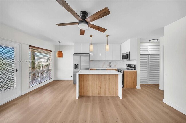 Foto del edificio - 2716 NE 30th Pl