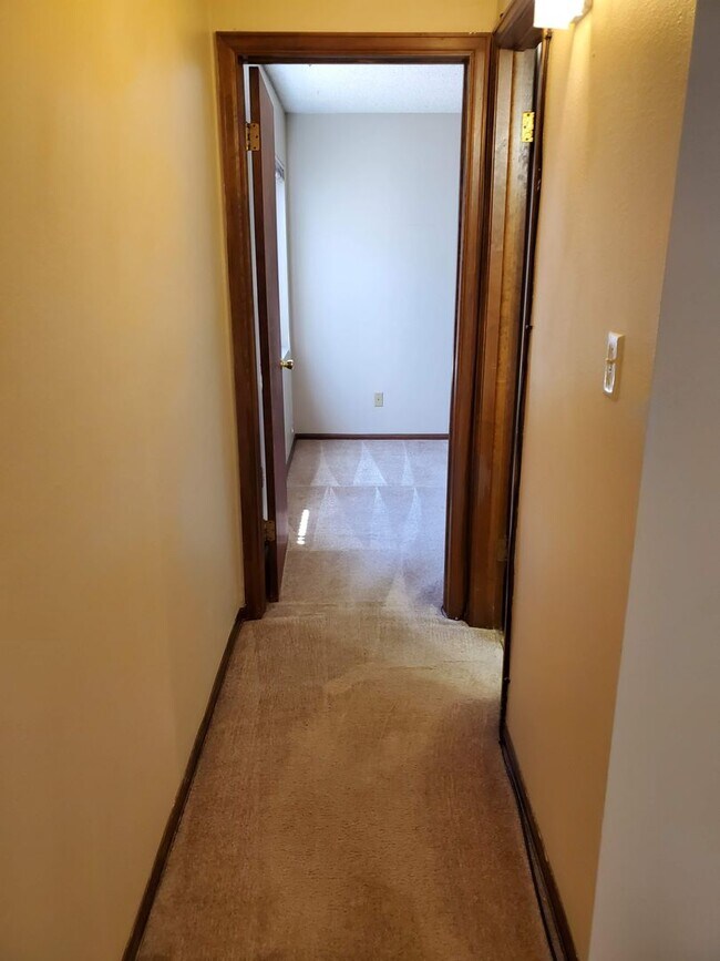 Foto del edificio - 1 Bedroom, 1 Bath - Basement Unit