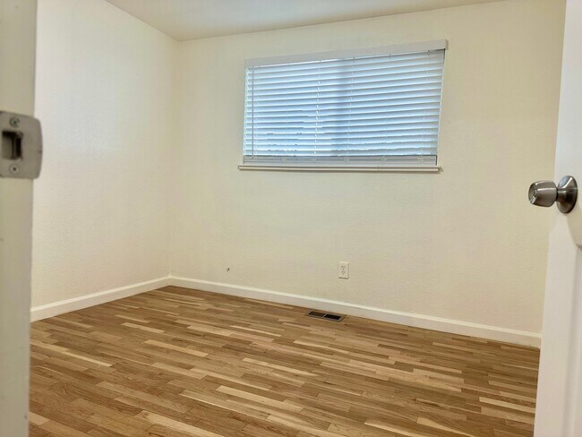Foto del edificio - 624 Winona Ct