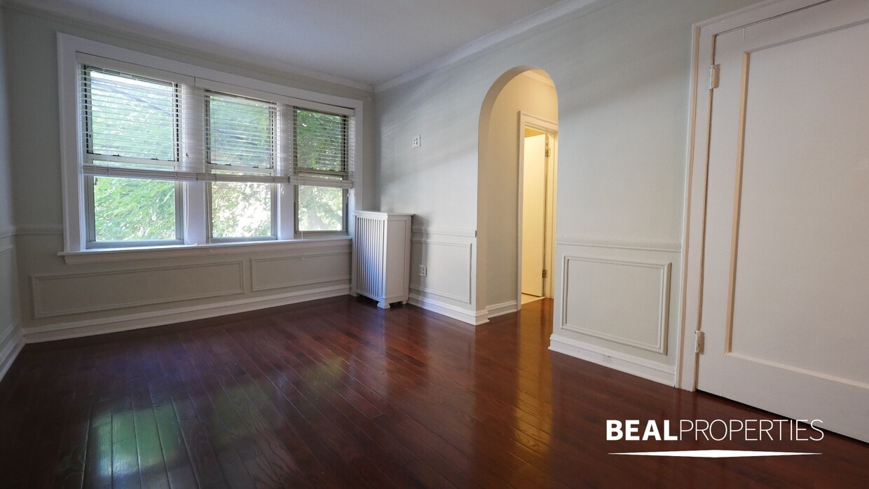 Photo - 544 W Surf St (Chicago, IL)