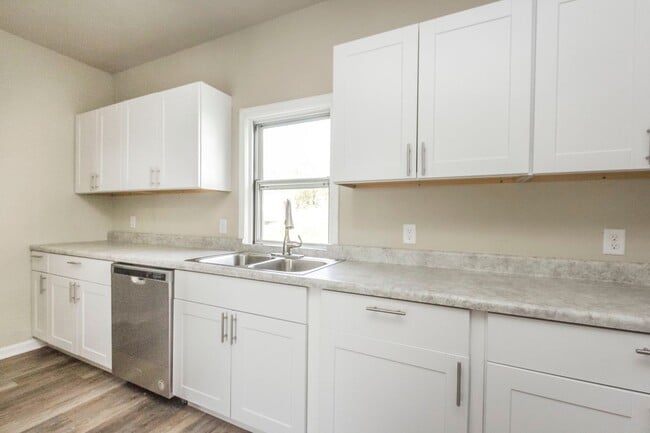 Foto del edificio - 3 Bedroom 2 Bathroom Fully Remodeled