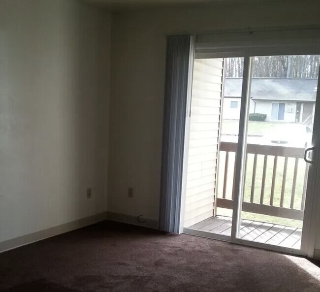 Foto del edificio - 300 Sand Hill Manor Dr