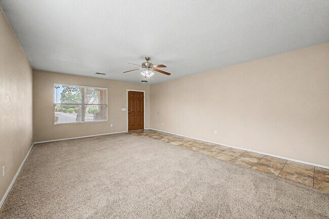 Foto del edificio - 33856 N Cherry Creek Rd