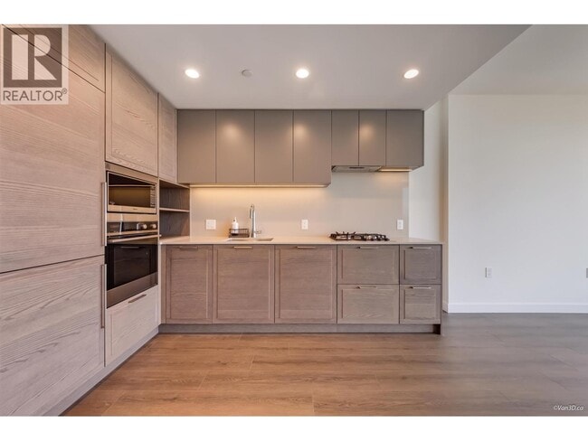 Building Photo - 5685 Halley Ave