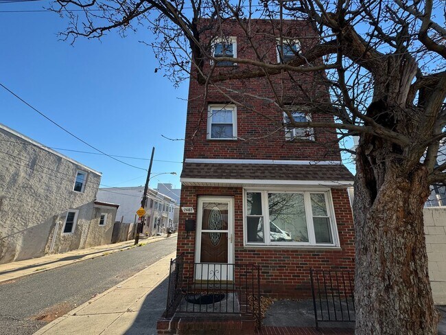Building Photo - Luxurious 3-Bedroom Townhome with Finished...