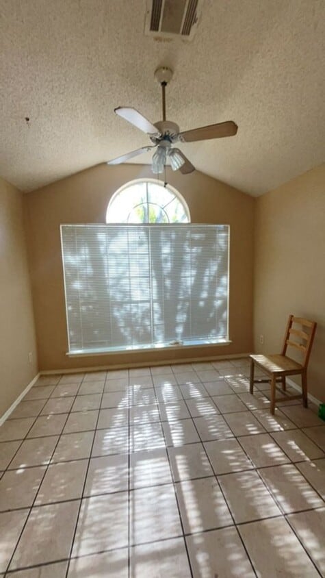 Building Photo - 1304 Garden Path Dr
