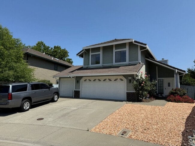 Building Photo - Modern 4 Bedroom 3 Car Garage Dixon *Star ...