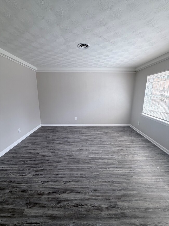 Foto del edificio - 7705 Parker Rd