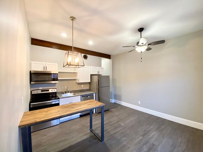 Building Photo - Iron Horse Flats