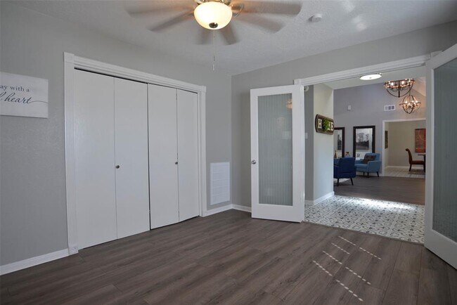 Building Photo - 1802 Claiborne Dr