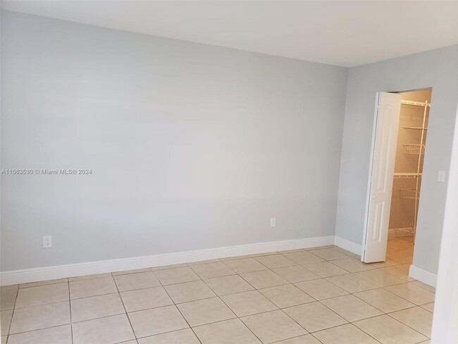 Building Photo - 861 NE 207th Terrace